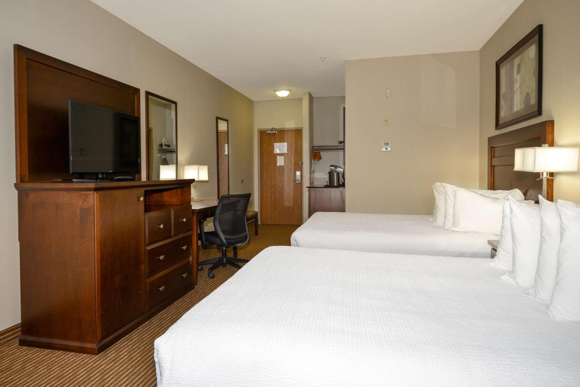 Coast Weyburn Hotel Exterior photo