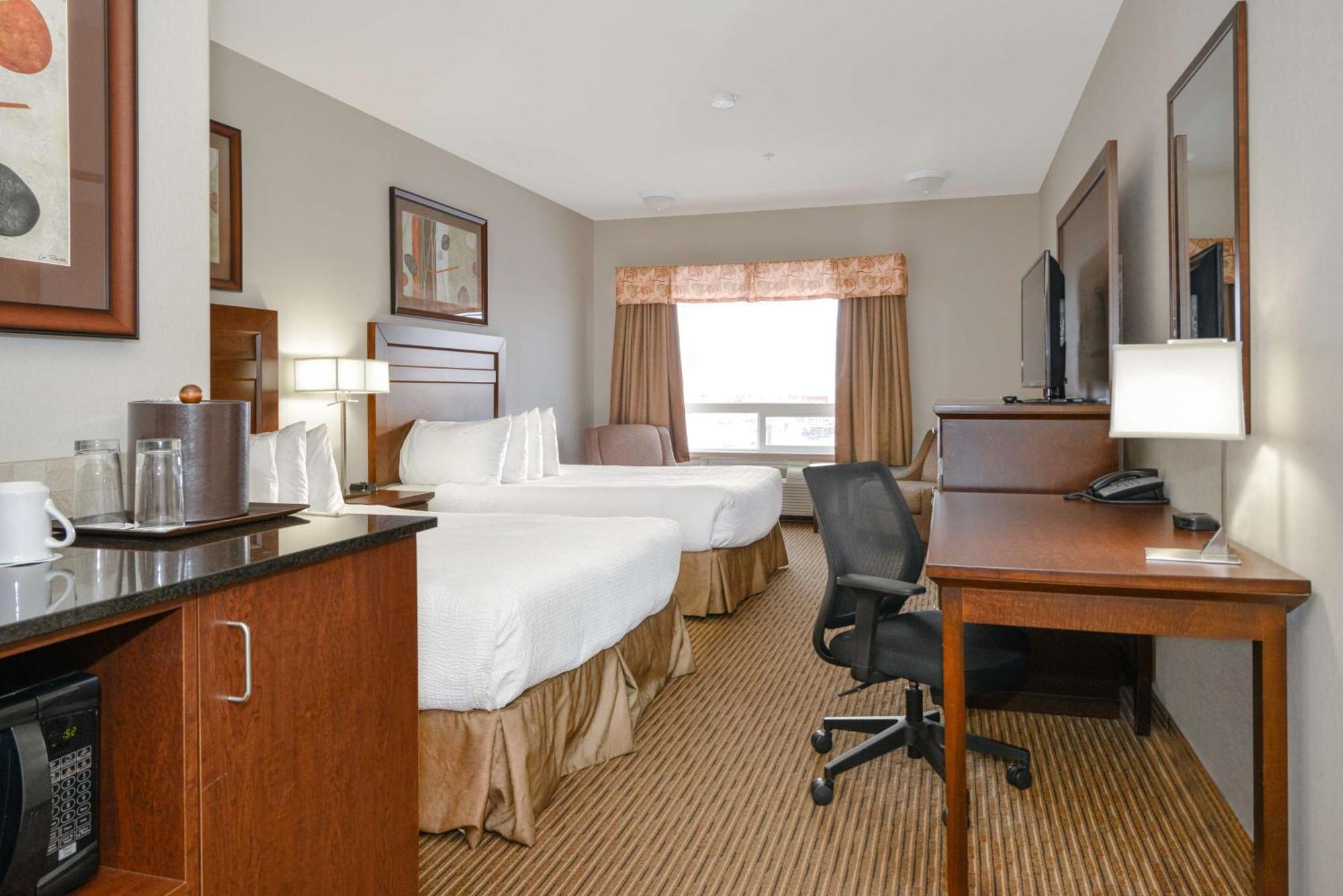 Coast Weyburn Hotel Exterior photo