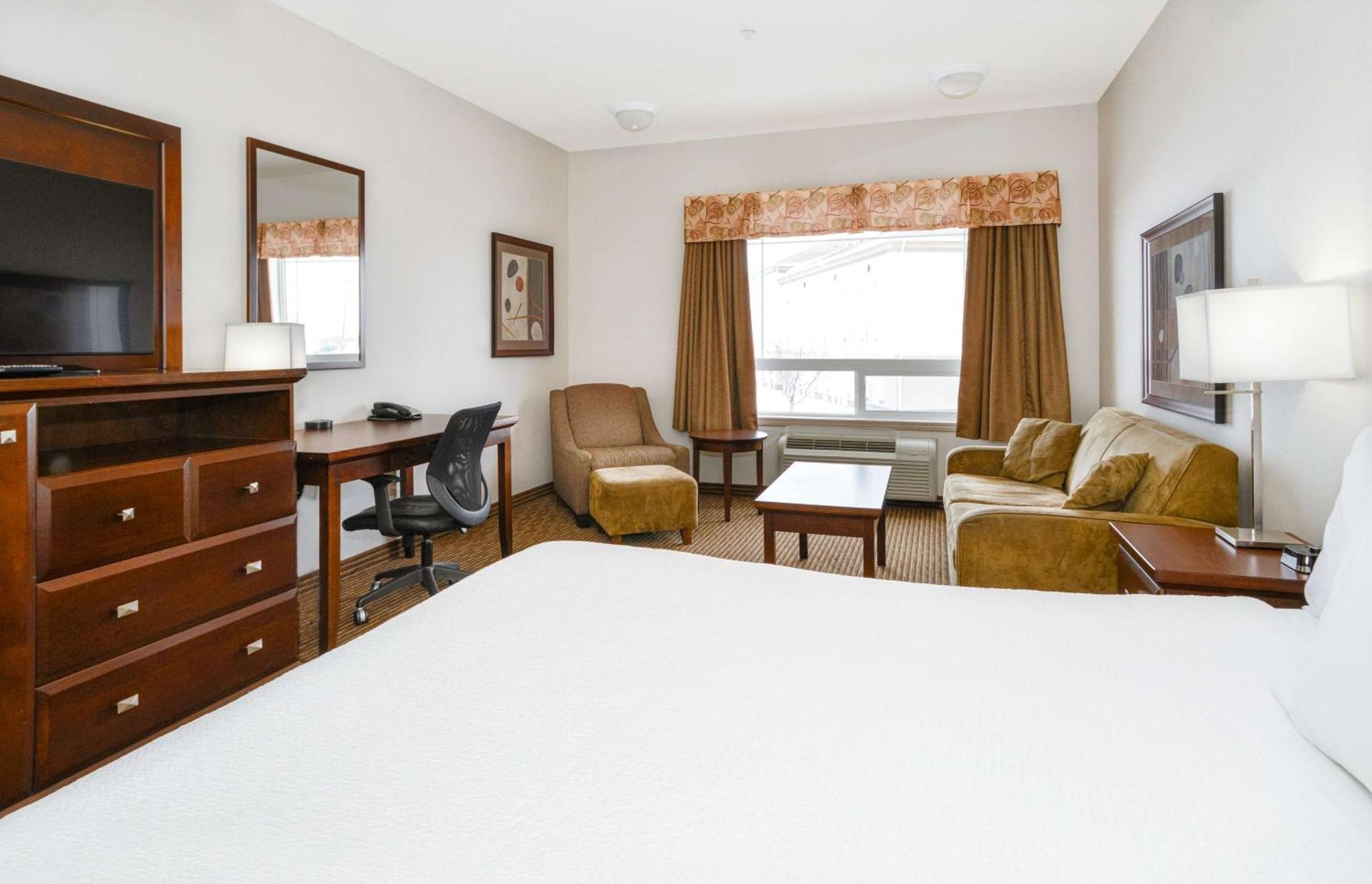 Coast Weyburn Hotel Exterior photo