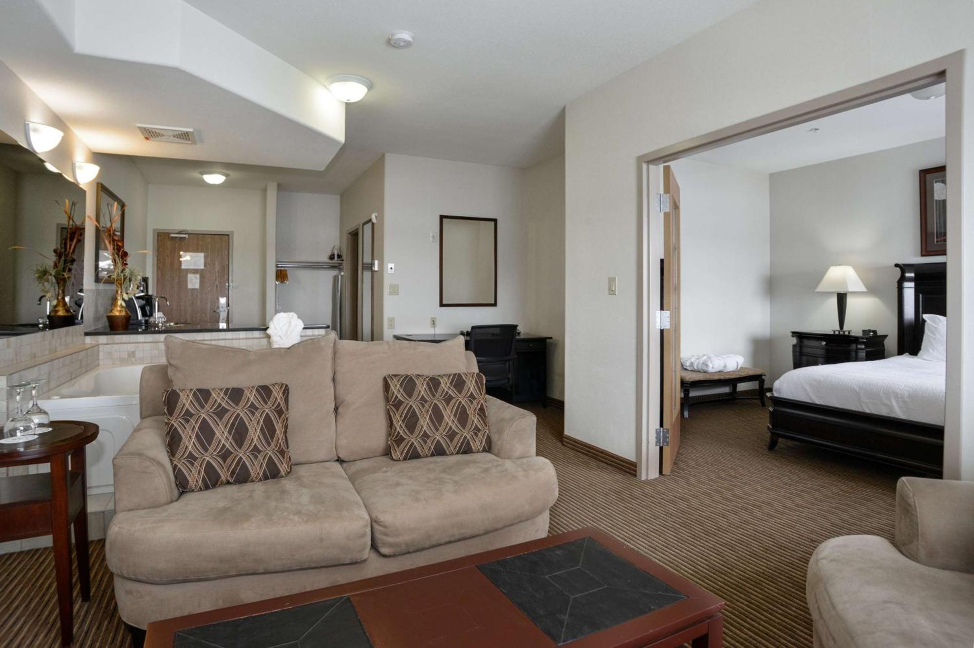 Coast Weyburn Hotel Exterior photo