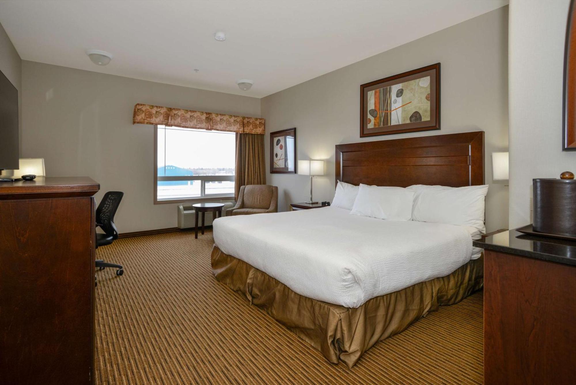 Coast Weyburn Hotel Exterior photo
